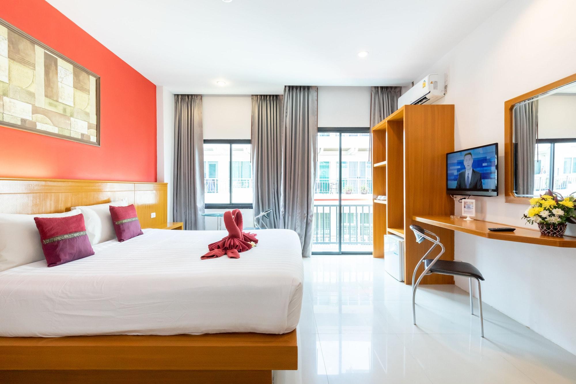 Pj Patong Resortel Exterior photo