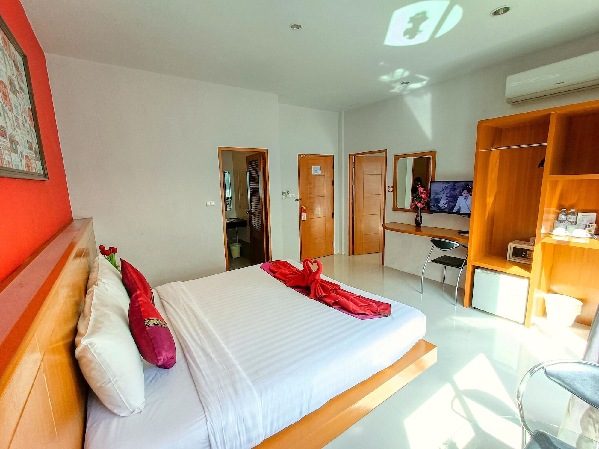 Pj Patong Resortel Exterior photo