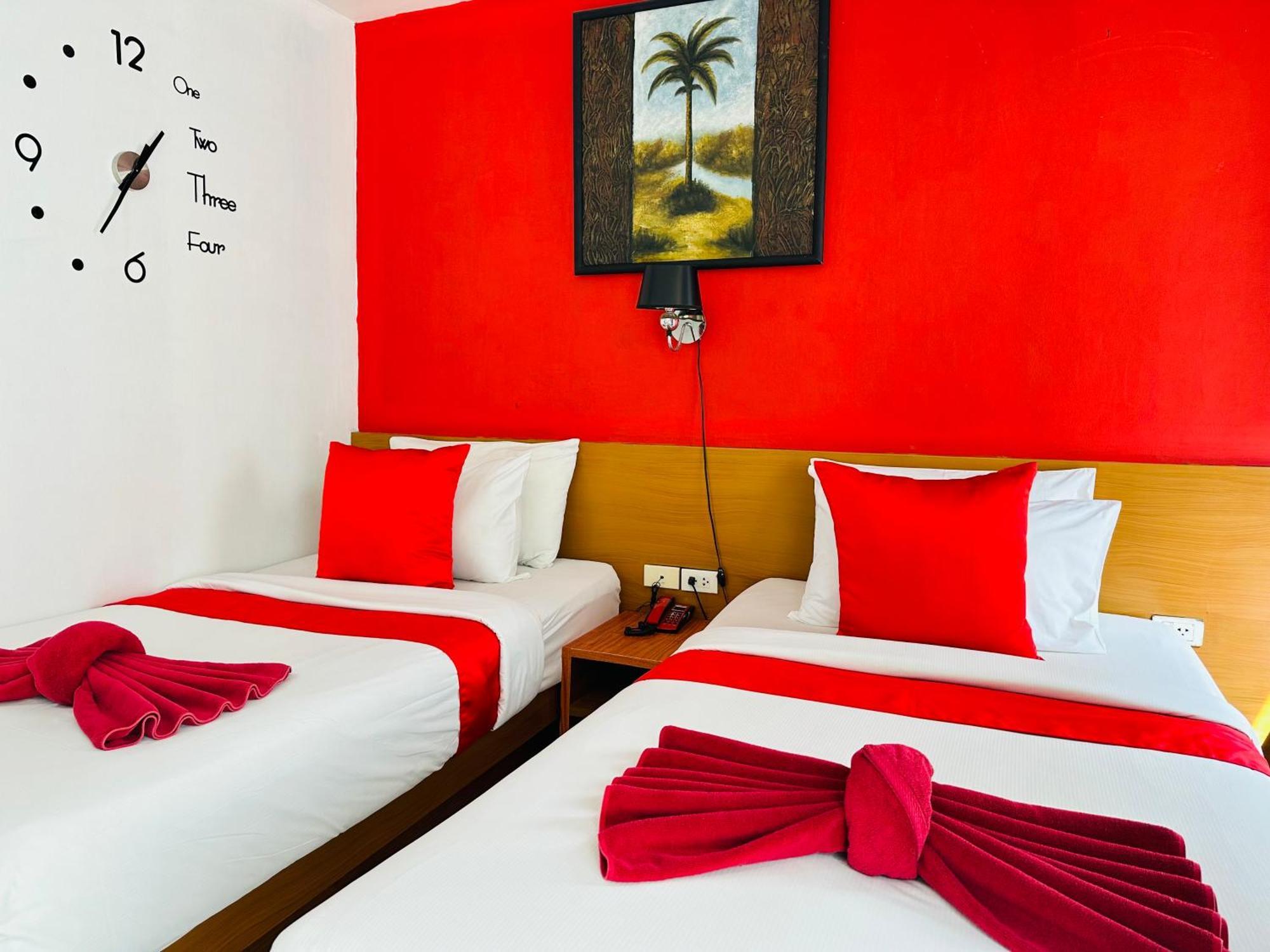 Pj Patong Resortel Exterior photo
