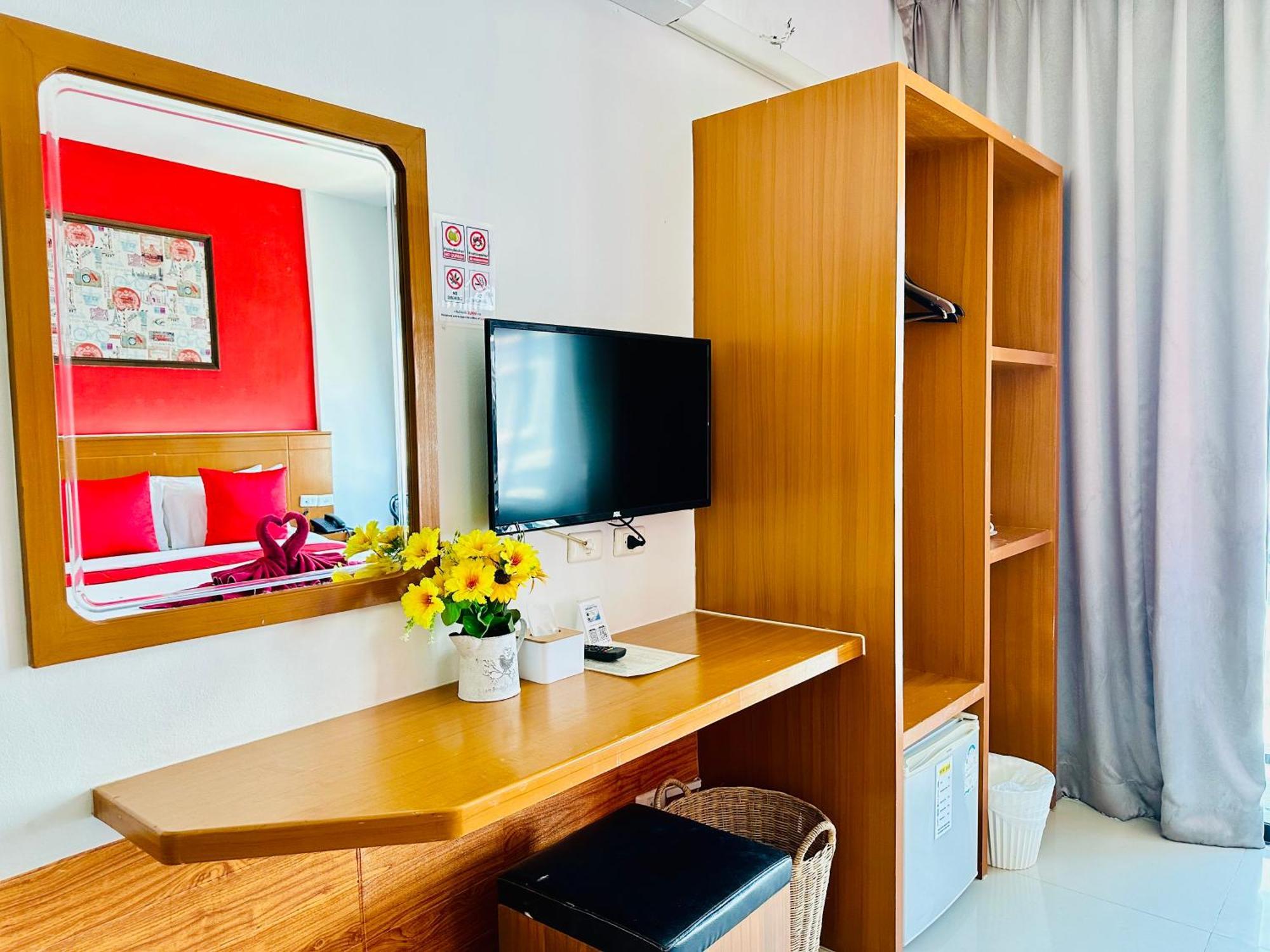 Pj Patong Resortel Exterior photo