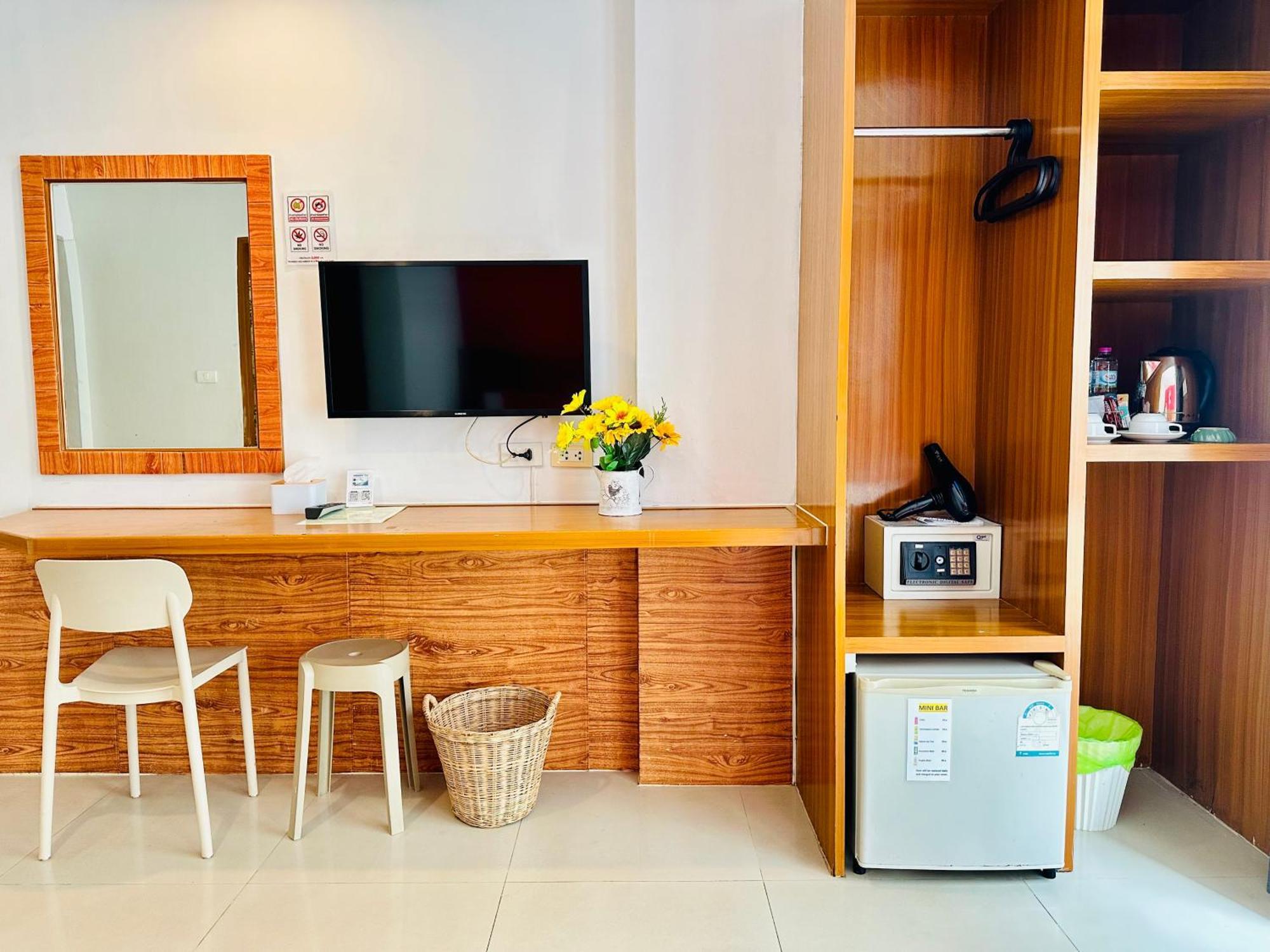 Pj Patong Resortel Exterior photo