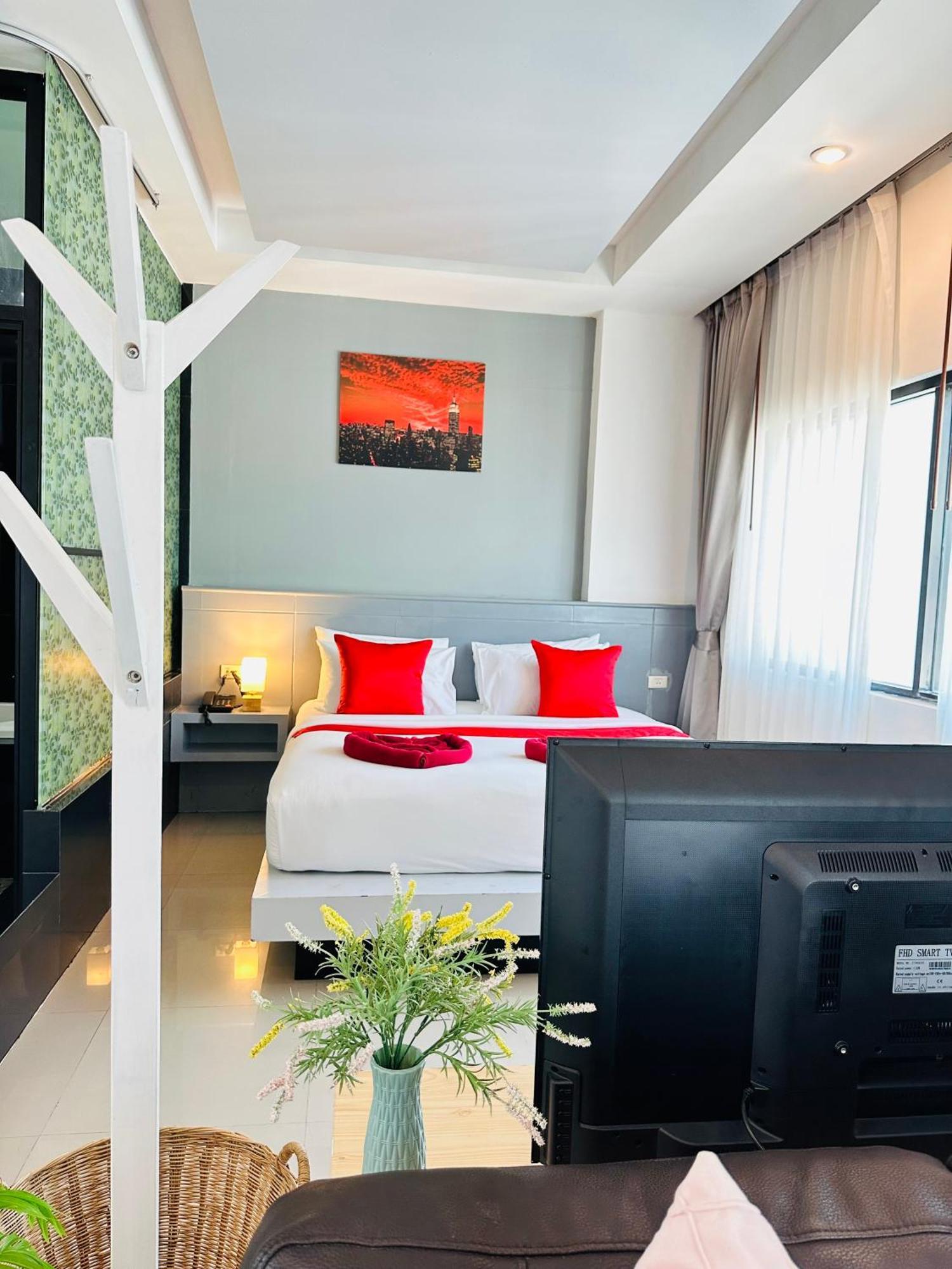 Pj Patong Resortel Exterior photo