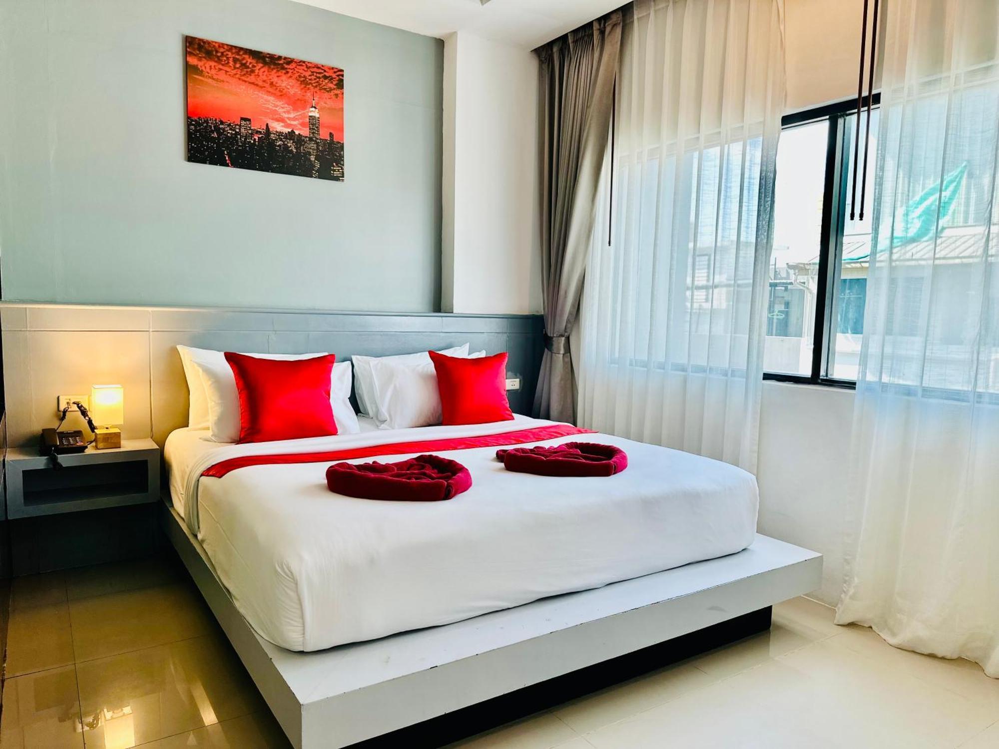 Pj Patong Resortel Exterior photo